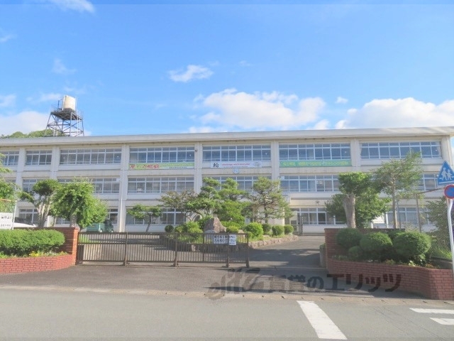 【福知山市岩井東町のアパートの中学校】