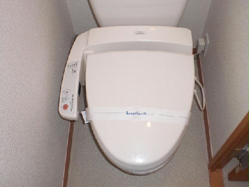 トイレ　温水洗浄便座