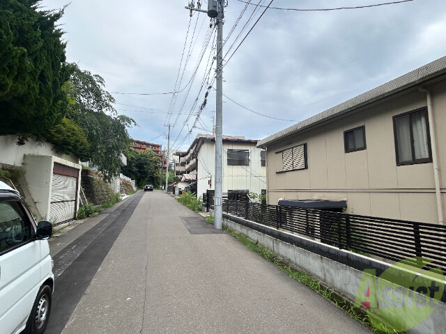 【仙台市太白区八木山本町のアパートの駐車場】