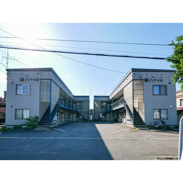 【富良野市瑞穂町のアパートの駐車場】