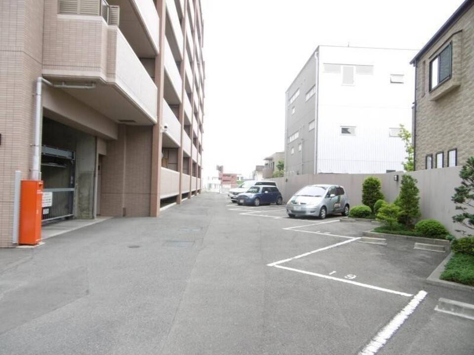 駐車場　駐車場