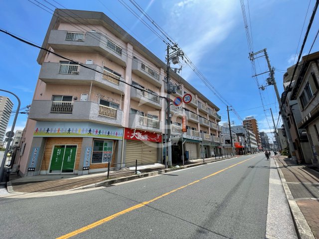 【大阪市住吉区山之内のマンションの建物外観】