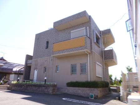 伊勢市小俣町明野のマンションの建物外観