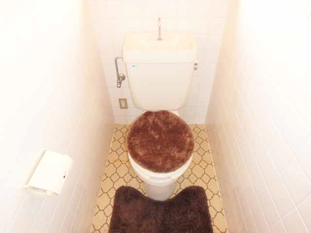 トイレ　トイレにも窓があり換気ができます♪※家具は付きません