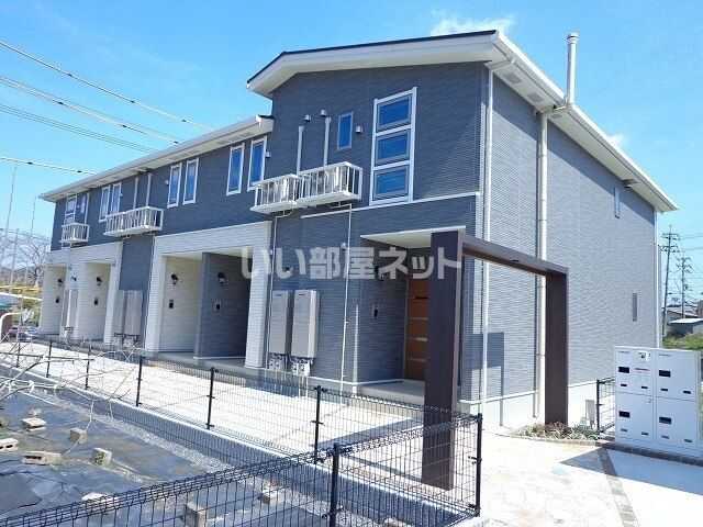 岩国市牛野谷町のアパートの建物外観