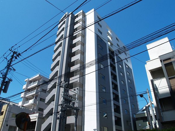 【カスタリア大町の建物外観】