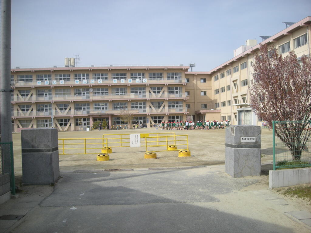 小学校　石巻市立釜小学校（小学校）まで1023m