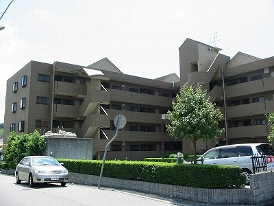 ドマーニ三田横山の建物外観