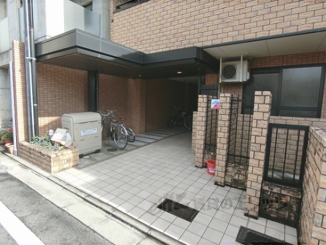 【京都市下京区堺町のマンションのエントランス】