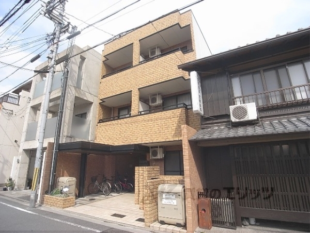 京都市下京区堺町のマンションの建物外観