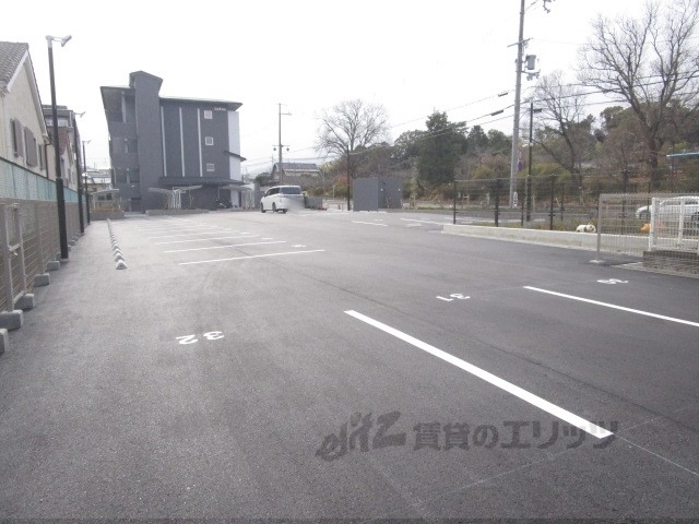 【長岡京市天神のマンションの駐車場】