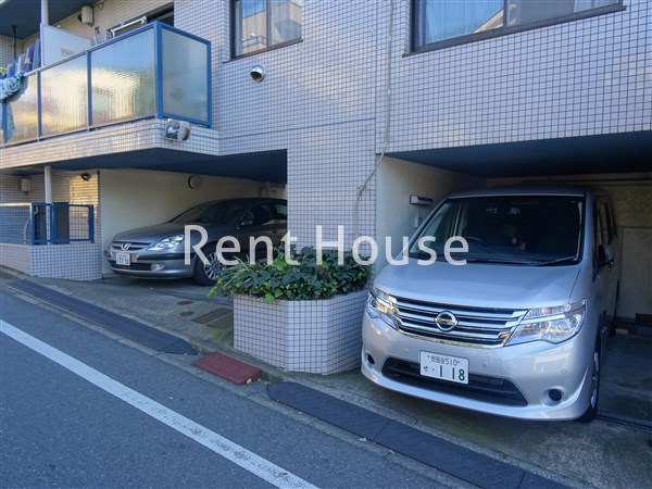 【世田谷区北沢のマンションの駐車場】