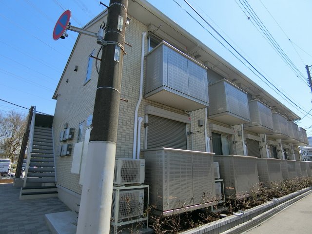 【八王子市石川町のアパートの建物外観】