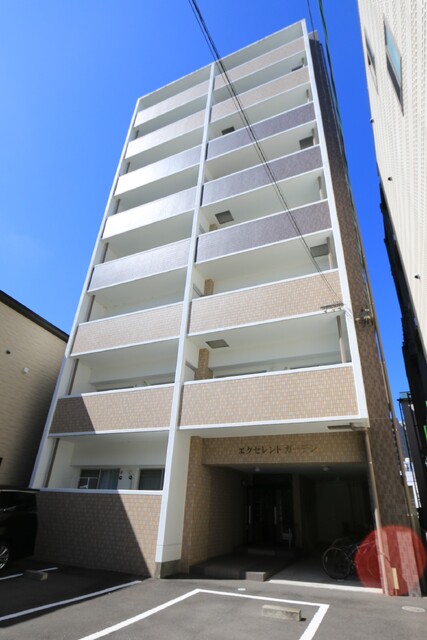 【松山市柳井町のマンションの建物外観】