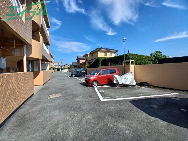 【パークハイムカトウの駐車場】