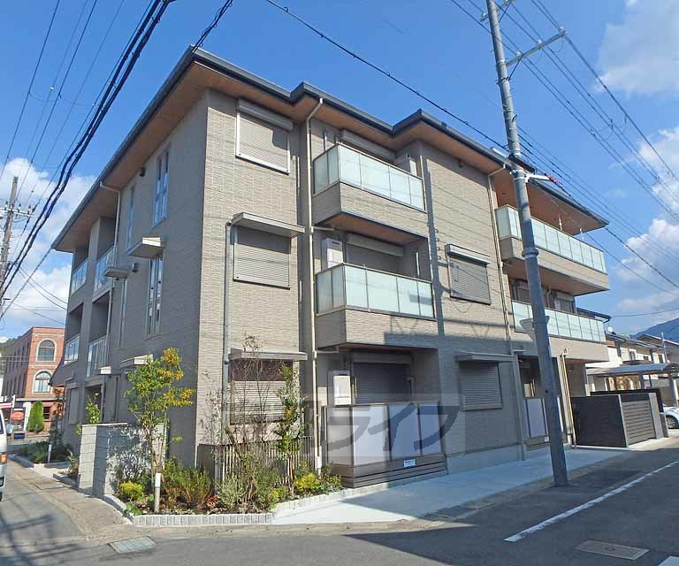 京都市北区上賀茂松本町のマンションの建物外観