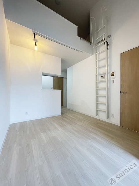 居室・リビング　ロフト付き・オシャレな室内です♪♪