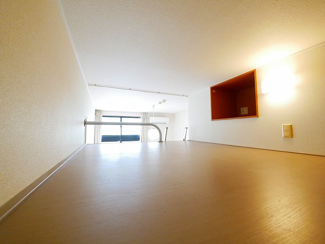 その他部屋・スペース　開放的な寝室です