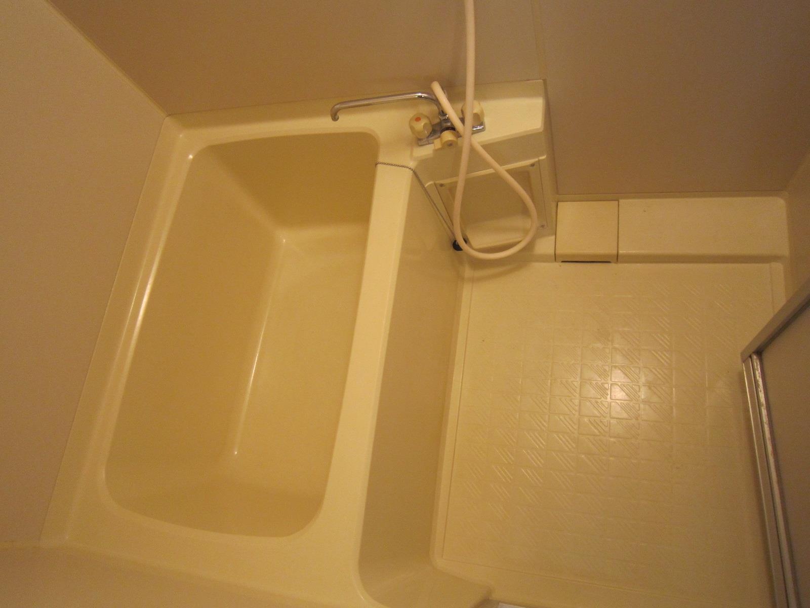 バス・シャワールーム　同タイプの別部屋の写真です