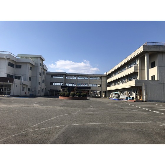 小学校　上里町立神保原小学校（小学校）まで482m
