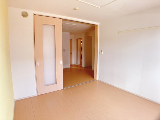 居室・リビング　南向きで明るいリビングルーム