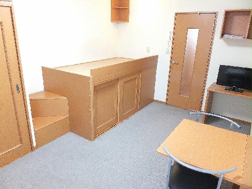 居室・リビング　家具家電が備え付けのお部屋です