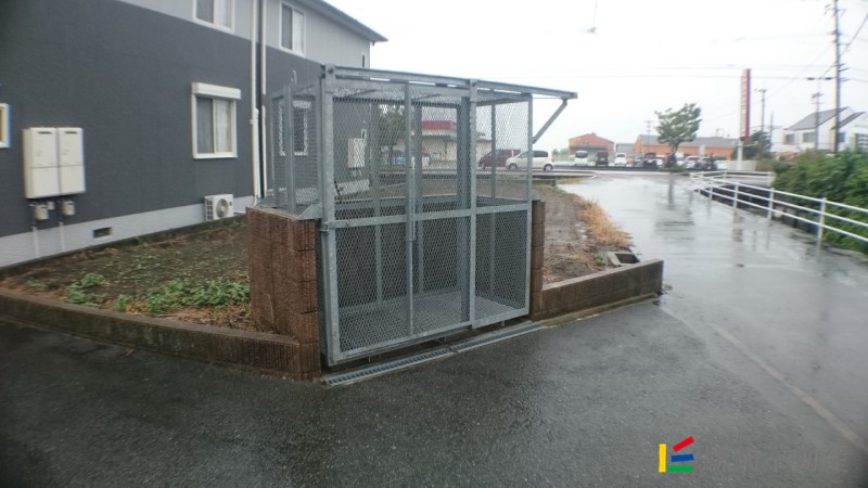 エントランス　ゴミ置き場