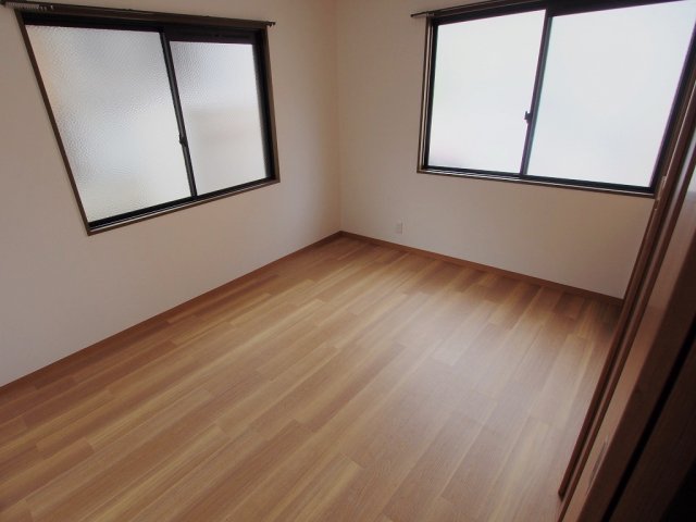 居室・リビング　角部屋の写真です。ご参考にご覧ください。