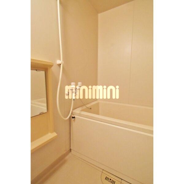 バス・シャワールーム　廊下