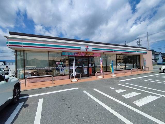 コンビニ　セブンイレブン（コンビニ）まで400m