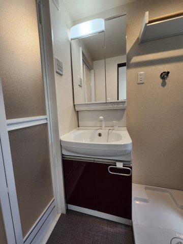 洗面設備　独立洗面台です