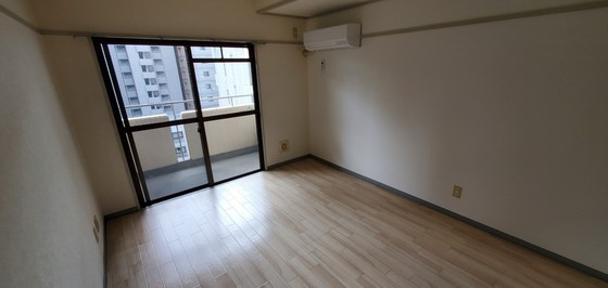 居室・リビング　※別号室のお写真です。