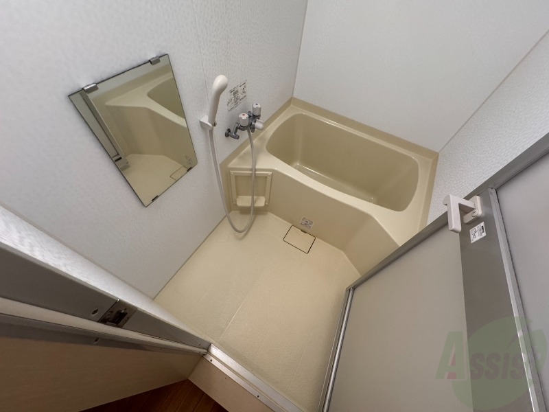 バス・シャワールーム　ユニットバスです。疲れを癒すのに欠かせませんね！