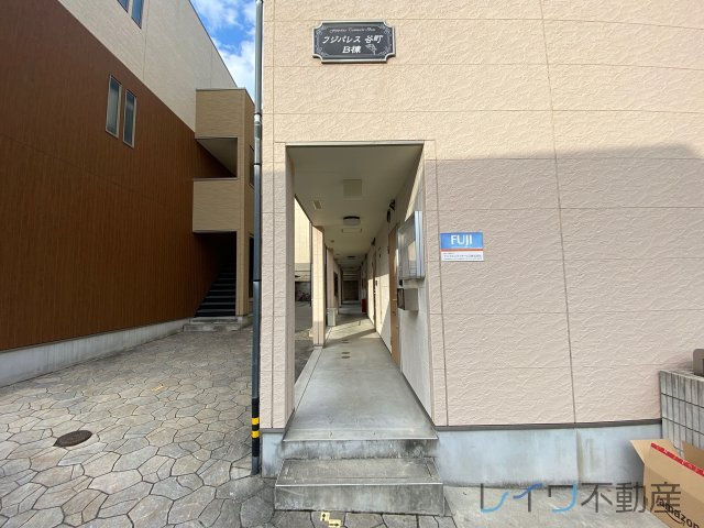 エントランス　ゆとりのあるエントランスです