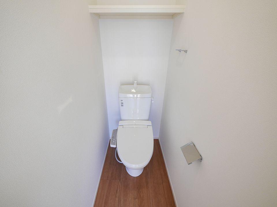 トイレ　温水洗浄暖房便座付きでいつも清潔に