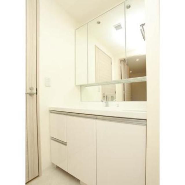 洗面設備　脱衣スペースもあります