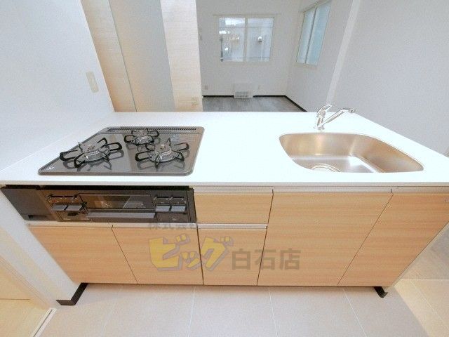 キッチン　人気の対面式システムキッチンです♪