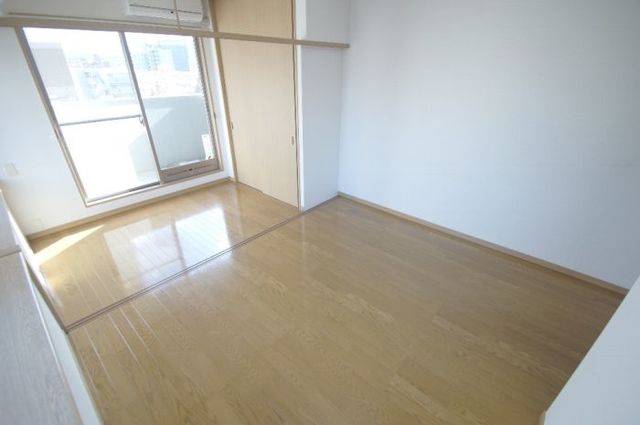 その他部屋・スペース　【洋室】居室（入口側から）