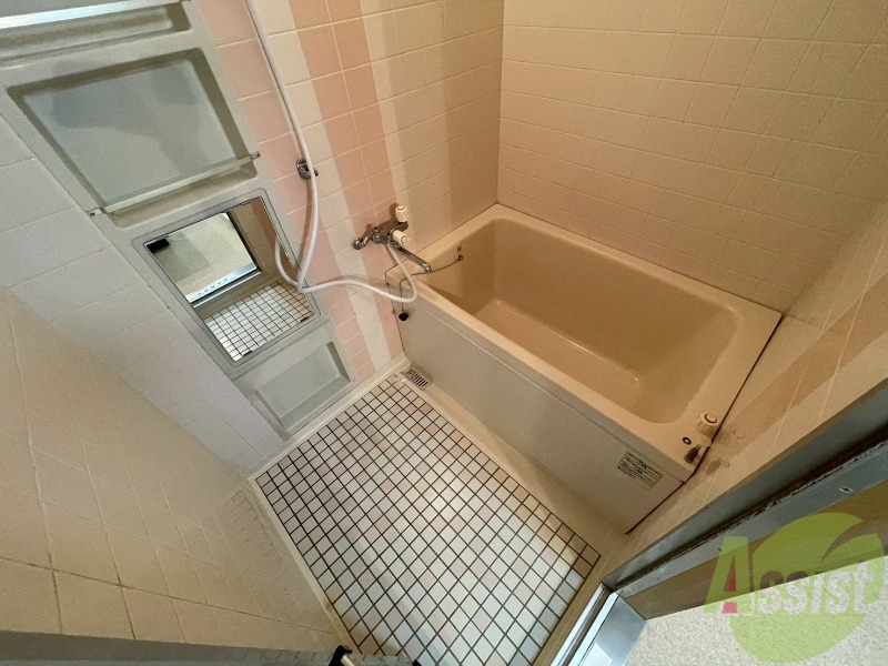 バス・シャワールーム　お風呂になります。一日の疲れを癒してくださいね。