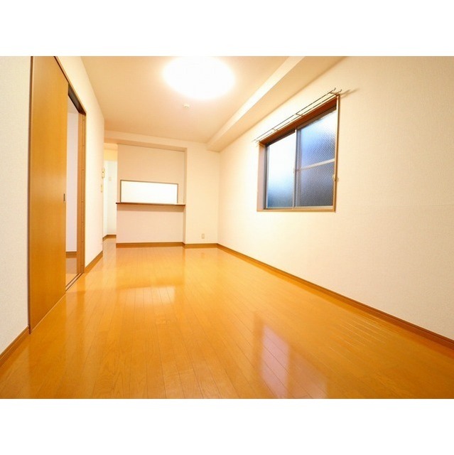 居室・リビング　※同建物他の号室の参考写真です