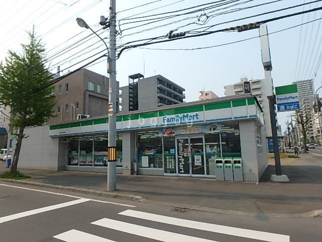 コンビニ　ファミリーマート 札幌南5条東店（コンビニ）まで354m