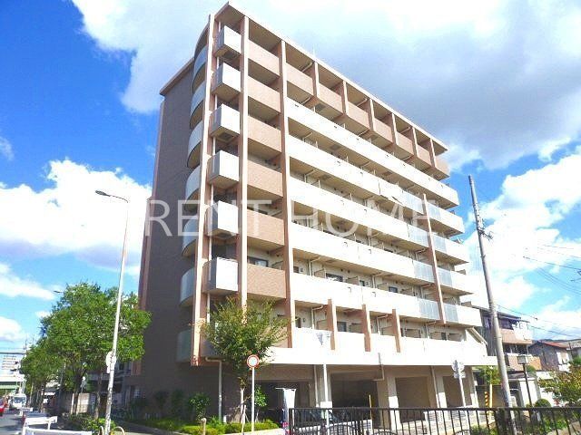 建物外観　鉄筋コンクリート造 ８階建