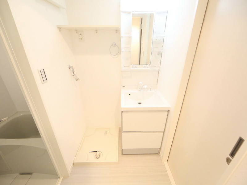 洗面設備　脱衣所　独立洗面台（シャンプードレッサー）洗濯機用意できます