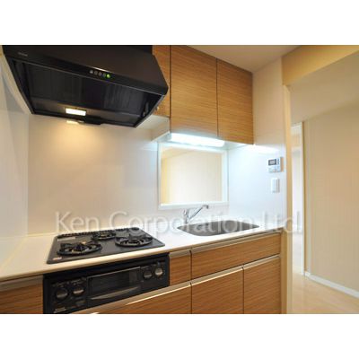 キッチン　同タイプ19階のお部屋を撮影。仕様が異なることがあります。