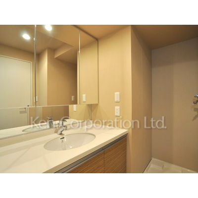 洗面設備　同タイプ19階のお部屋を撮影。仕様が異なることがあります。