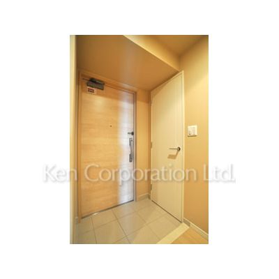 玄関　同タイプ19階のお部屋を撮影。仕様が異なることがあります。