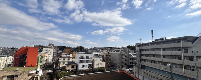 セキュリティ　カメラ付きのオートロックで訪問者を確認できます。