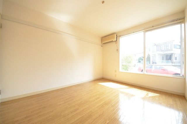 居室・リビング　☆陽当りも良く明るいお部屋です☆