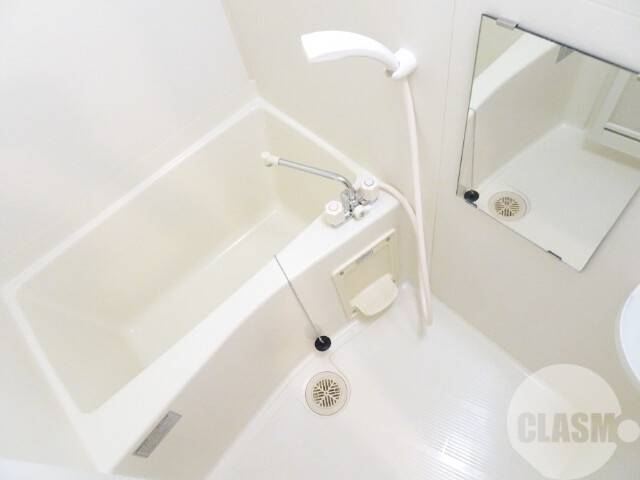 バス・シャワールーム　キレイにリフォームされています♪