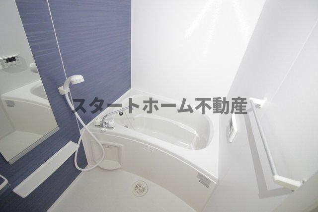 バス・シャワールーム　コンパクトで使いやすいお風呂です